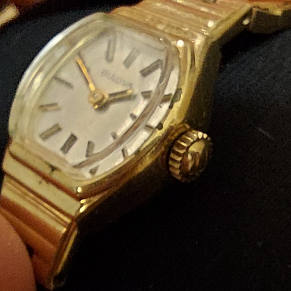 Vintage Bulova Ladies Watch - Picture 5 of 7